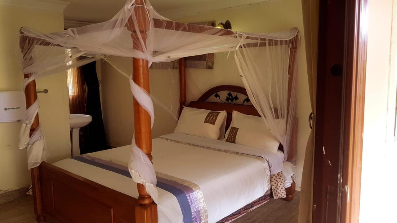 Hippo Safaris Resort Найваша Экстерьер фото